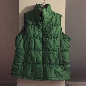 Reversible puffer vest